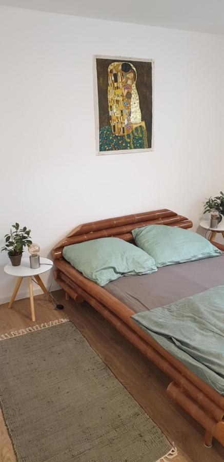 Frisch Renoviert Mit Dachterrasse - Geniesse Ruhe Und Grun Nahe Neustadt Aisch Neustadt an der Aisch Exterior photo